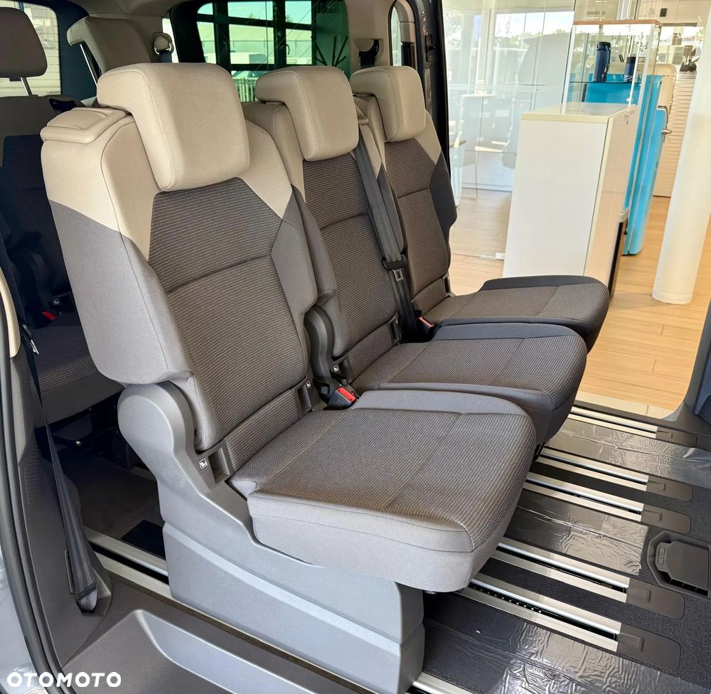 Volkswagen Multivan - 8