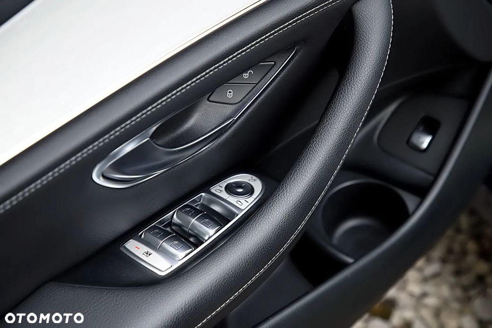 Mercedes-Benz Klasa E 220 d 4-Matic 9G-TRONIC - 17