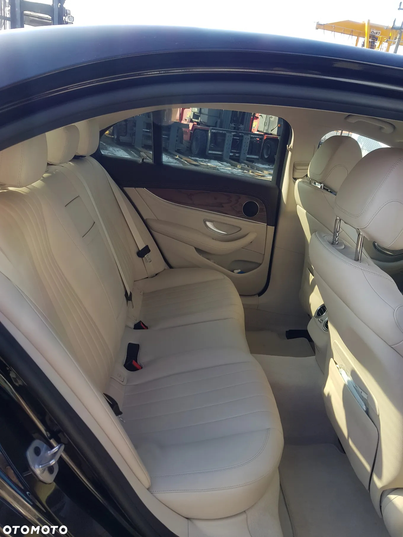 Mercedes-Benz Klasa E 220 d 4-Matic Business Edition 9G-TRONIC - 11