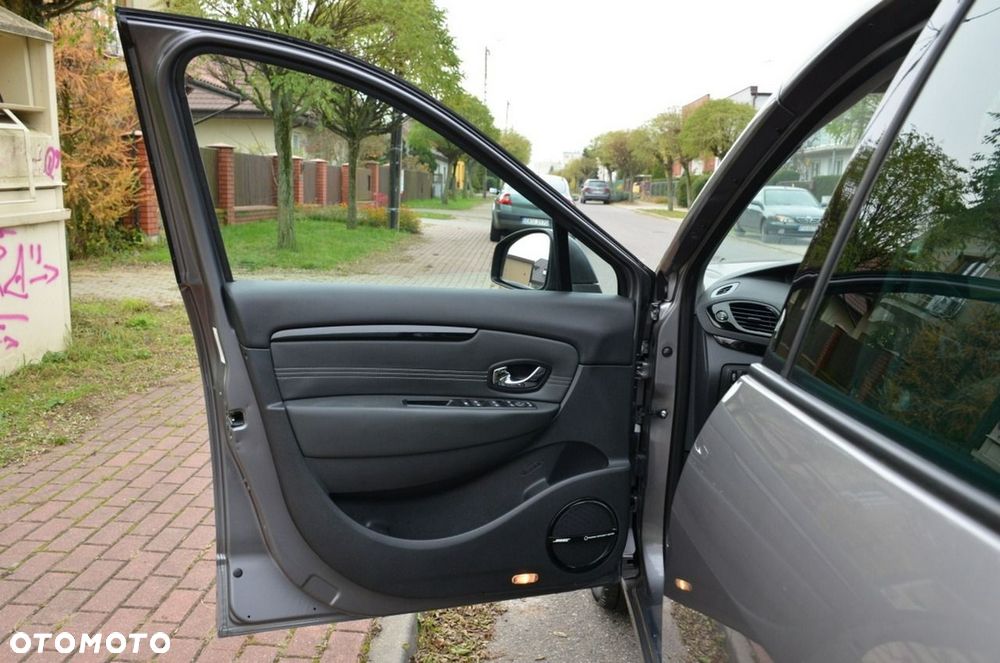 Renault Grand Scenic - 21