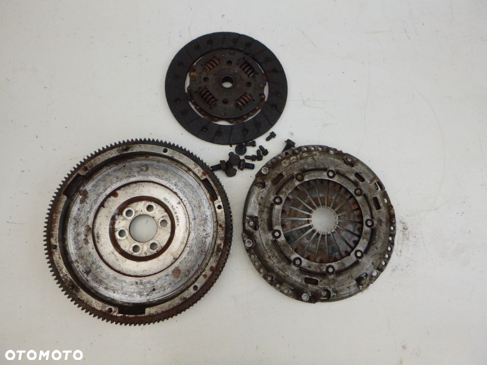 VW Golf V 1,4 TFSI sprzęgło koło zamachowe R03C105273H - 1