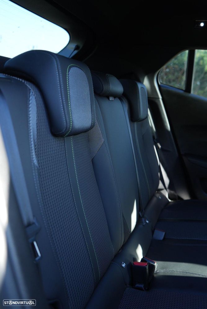 Peugeot 2008 1.2 PureTech GT EAT8 - 55