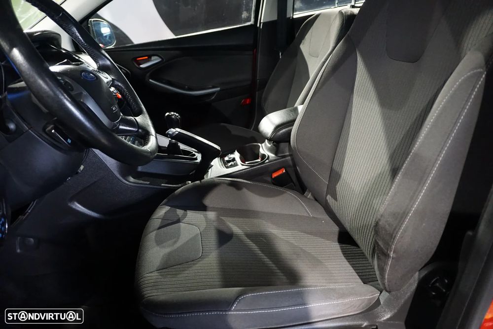 Ford Focus 1.0 EcoBoost S&S ST-Line - 13