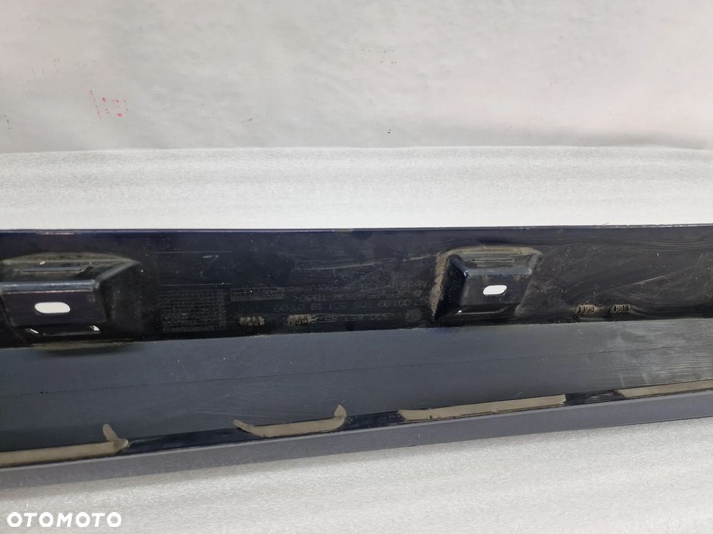 VW PASSAT B8 3G0 14- LISTWA PROGOWA / NAKŁADKA PROGU , KOLOR GRANATOWY METALIK , NR 3G0853857F , NR AUKCJI PR348 - 14
