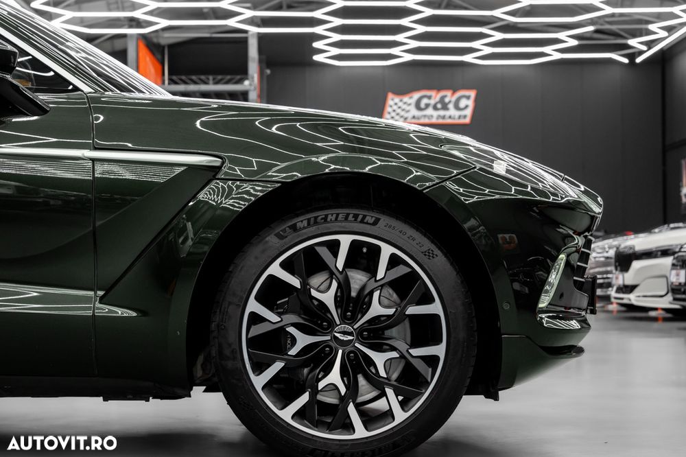 Aston Martin DBX - 9