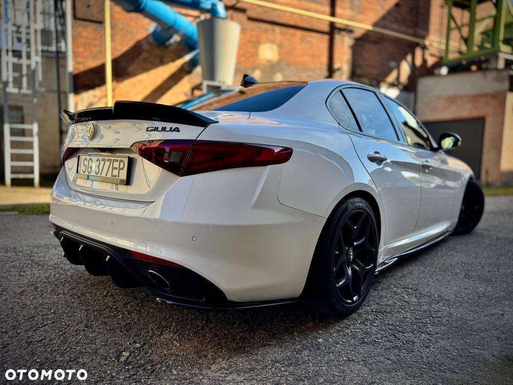 Alfa Romeo Giulia - 10