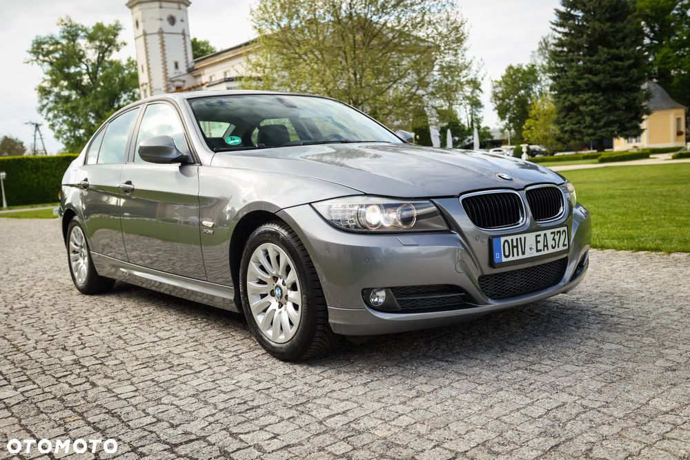 BMW Seria 3 320d xDrive DPF - 12