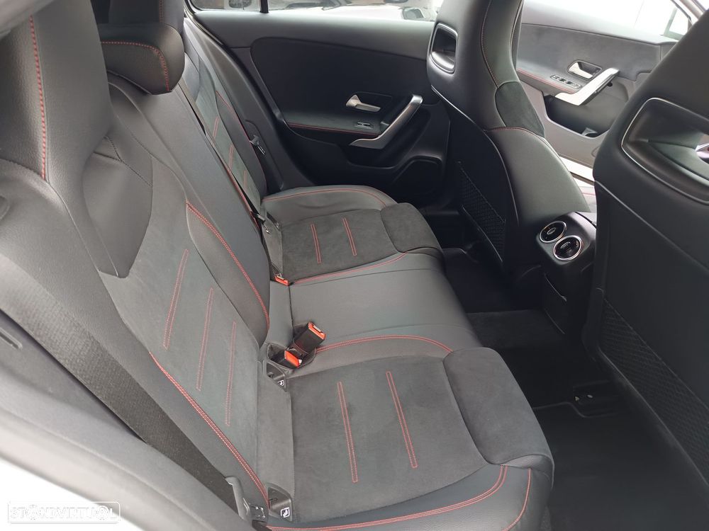 Mercedes-Benz A 200 AMG Line - 35