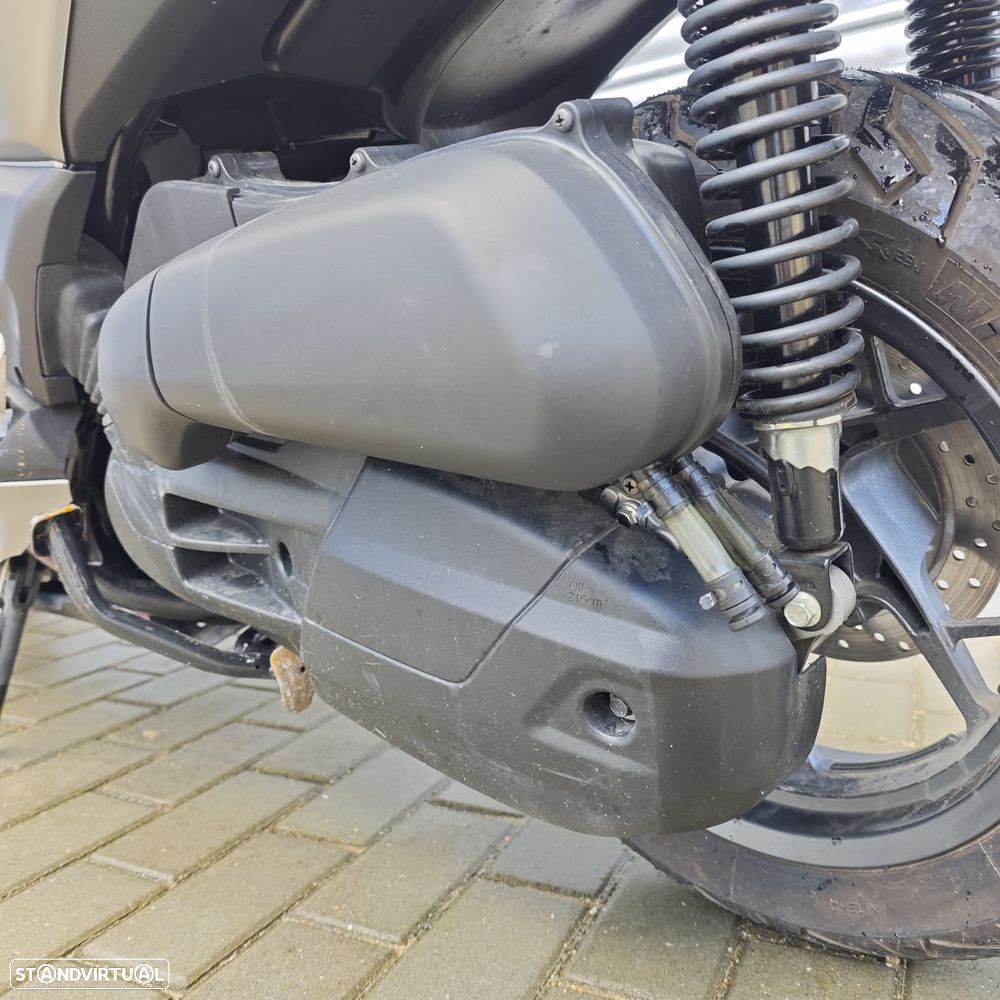 Yamaha X-Max 125 - 14