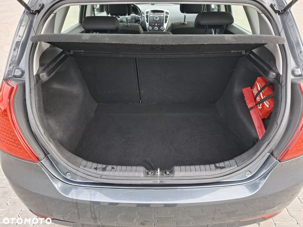 Kia Ceed - 8