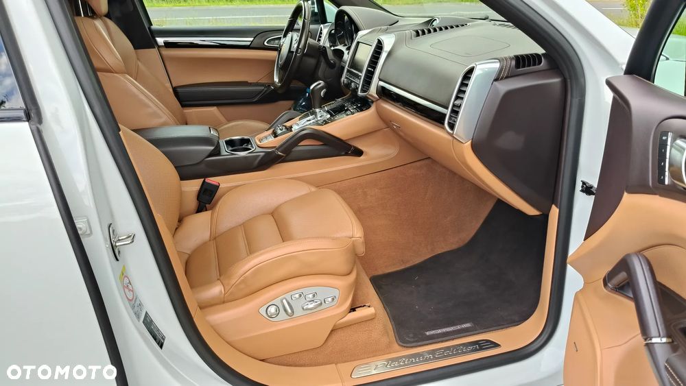 Porsche Cayenne Platinum Edition - 19