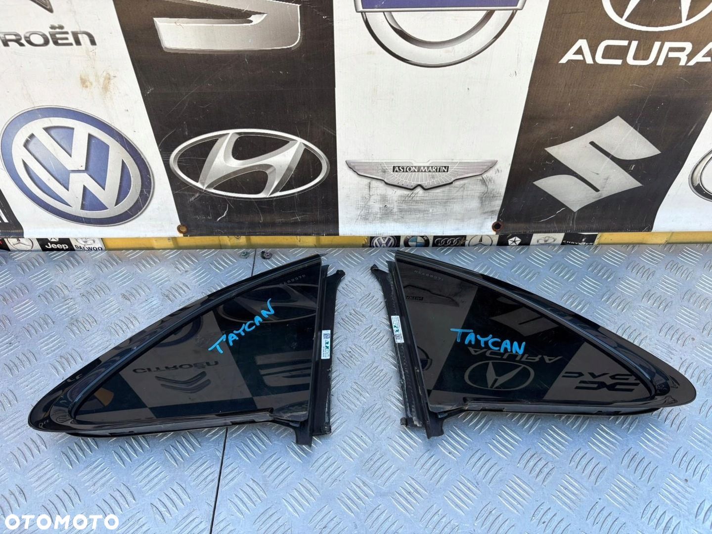 PORSCHE TAYCAN 4S TURISMO CROSS SZYBA KAROSERYJNA TYŁ LEWA PRAWA 9J0845297A - 1