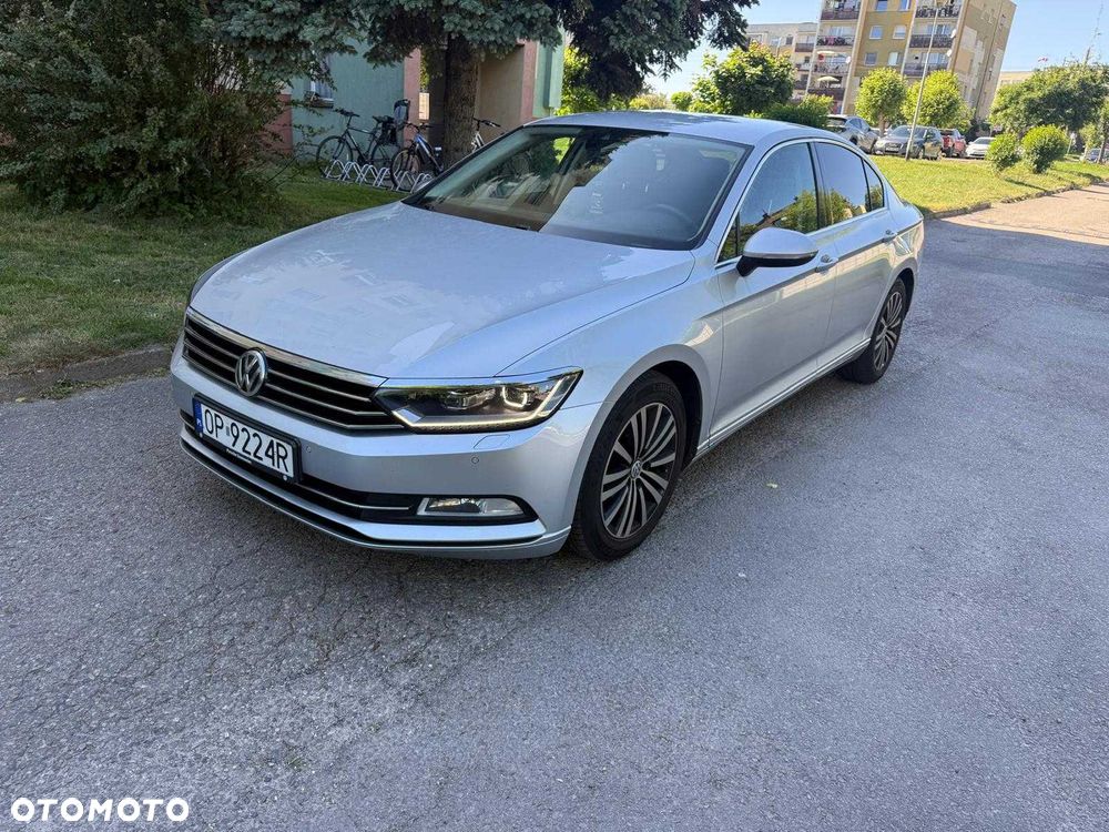 Volkswagen Passat - 1