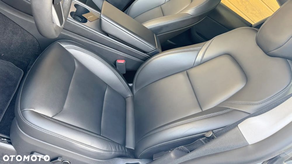 Tesla Y Performance AWD - 21