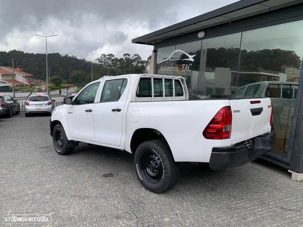 Toyota Hilux 2.4 D-4D 2WD CD - 7