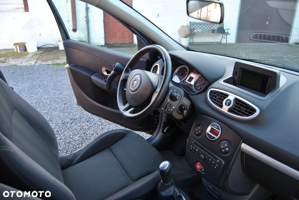 Renault Clio 1.2 16V Limited EU6 - 16