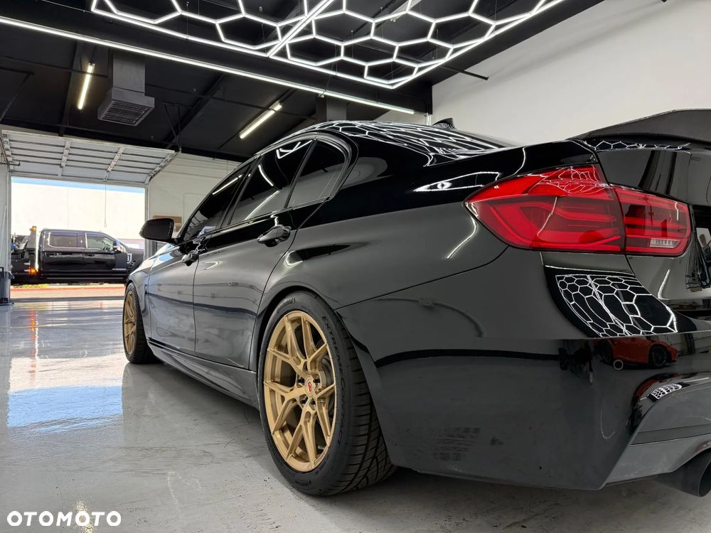BMW Seria 3 330i M Sport - 10