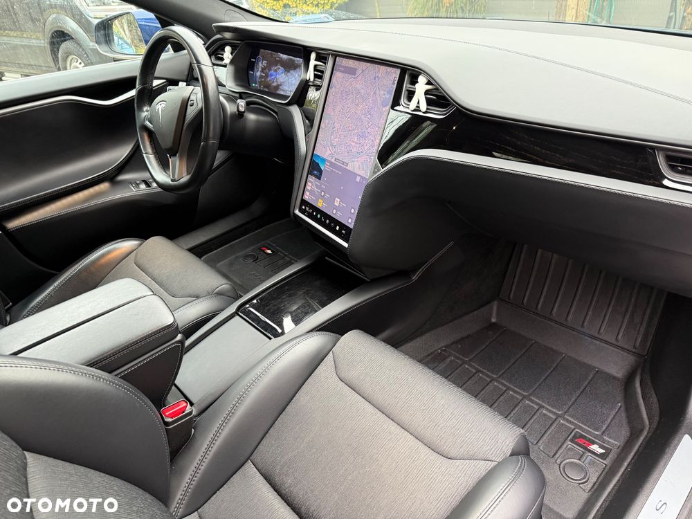 Tesla Model S - 11