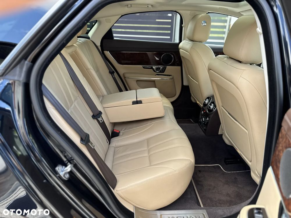 Jaguar XJ 3.0 V6 Premium Luxury - 35