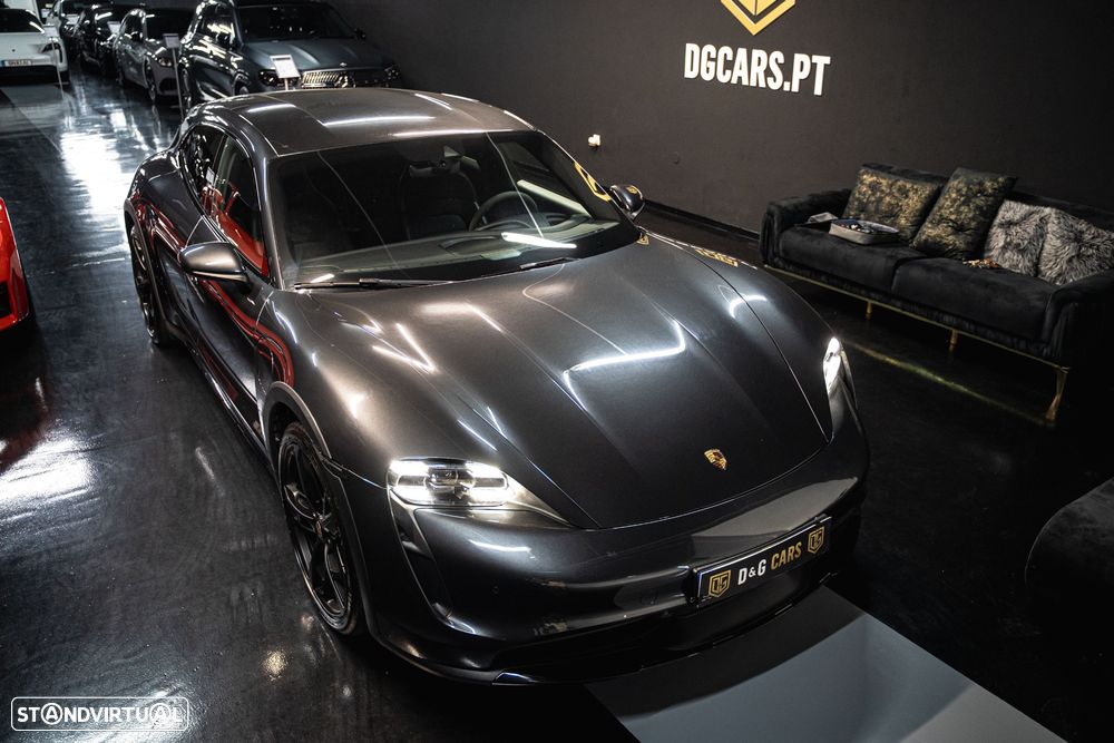 Porsche Taycan Cross Turismo 4 - 5