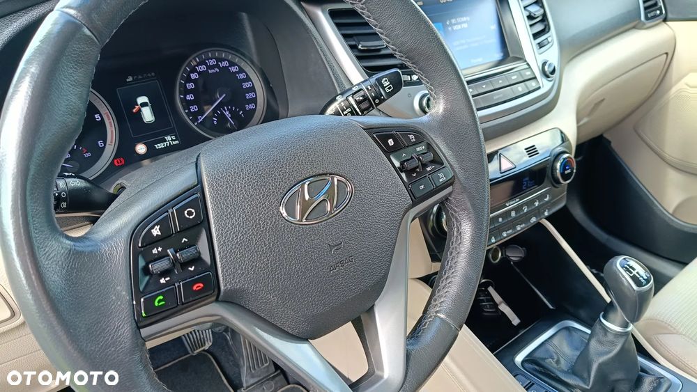 Hyundai Tucson 1.7 CRDI BlueDrive Style 2WD - 20