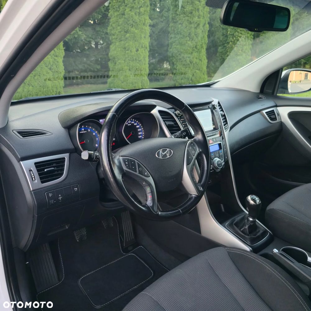 Hyundai i30 blue Kombi 1.6 GDi Passion - 24