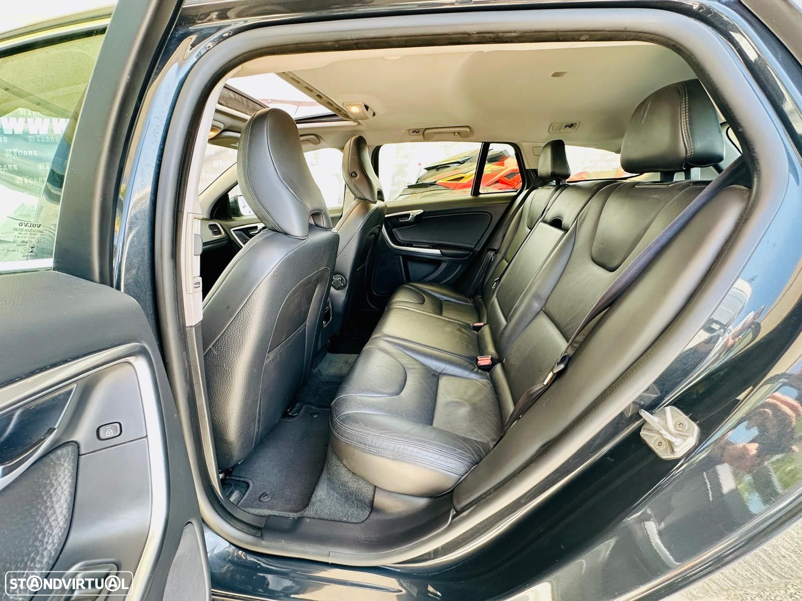 Volvo V60 2.4 D6 Momentum AWD Phev - 30