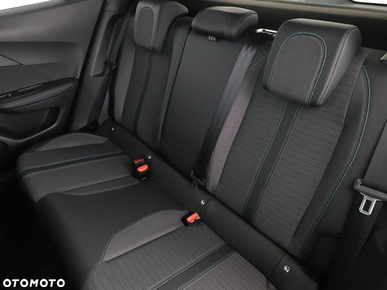 Peugeot 2008 PureTech 130 EAT8 Allure - 18