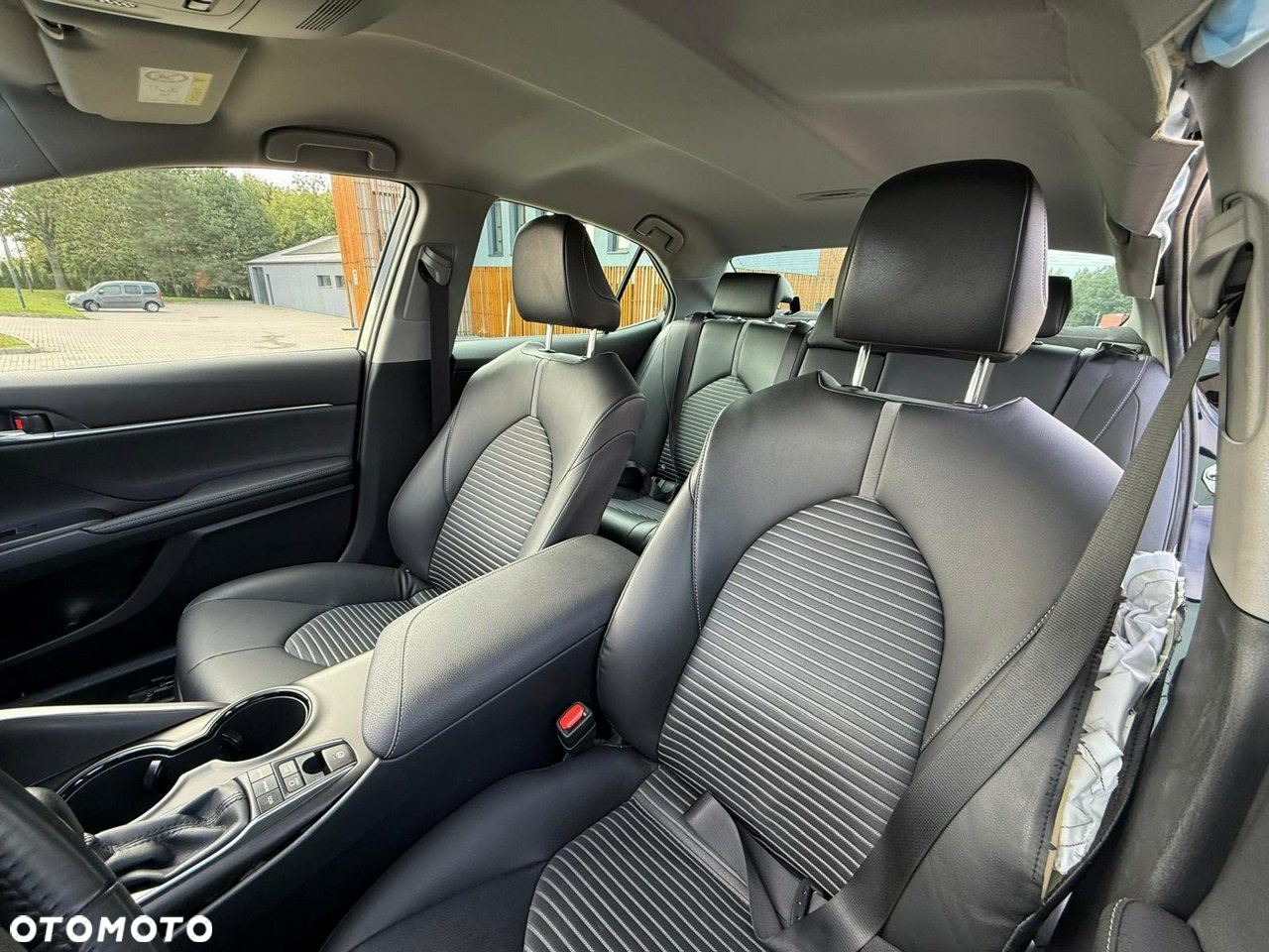 Toyota Camry - 23