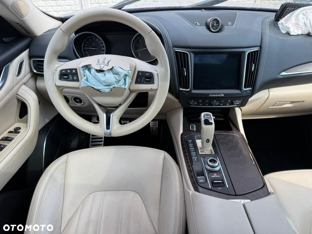 Maserati Levante S Granlusso - 13
