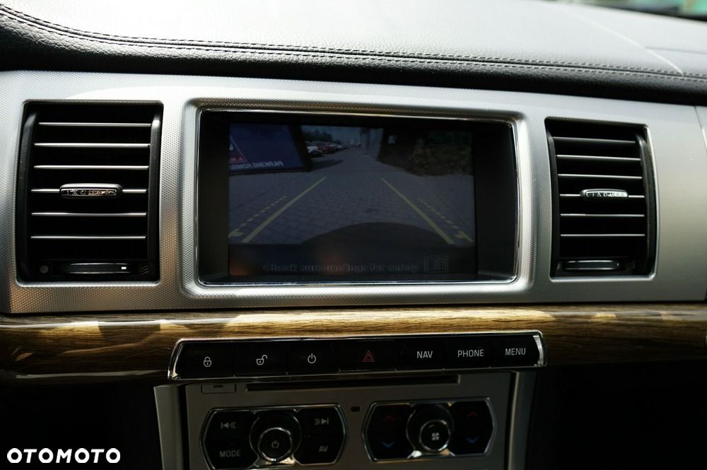 Jaguar XF 3.0 V6 D Luxury - 19