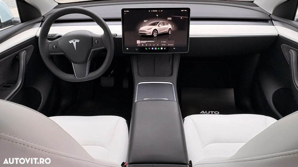 Tesla Model Y Long Range Dual Motor AWD - 23