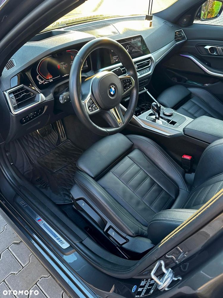 BMW Seria 3 320d M Sport - 12