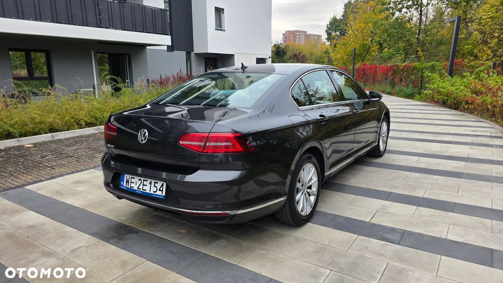 Volkswagen Passat - 4