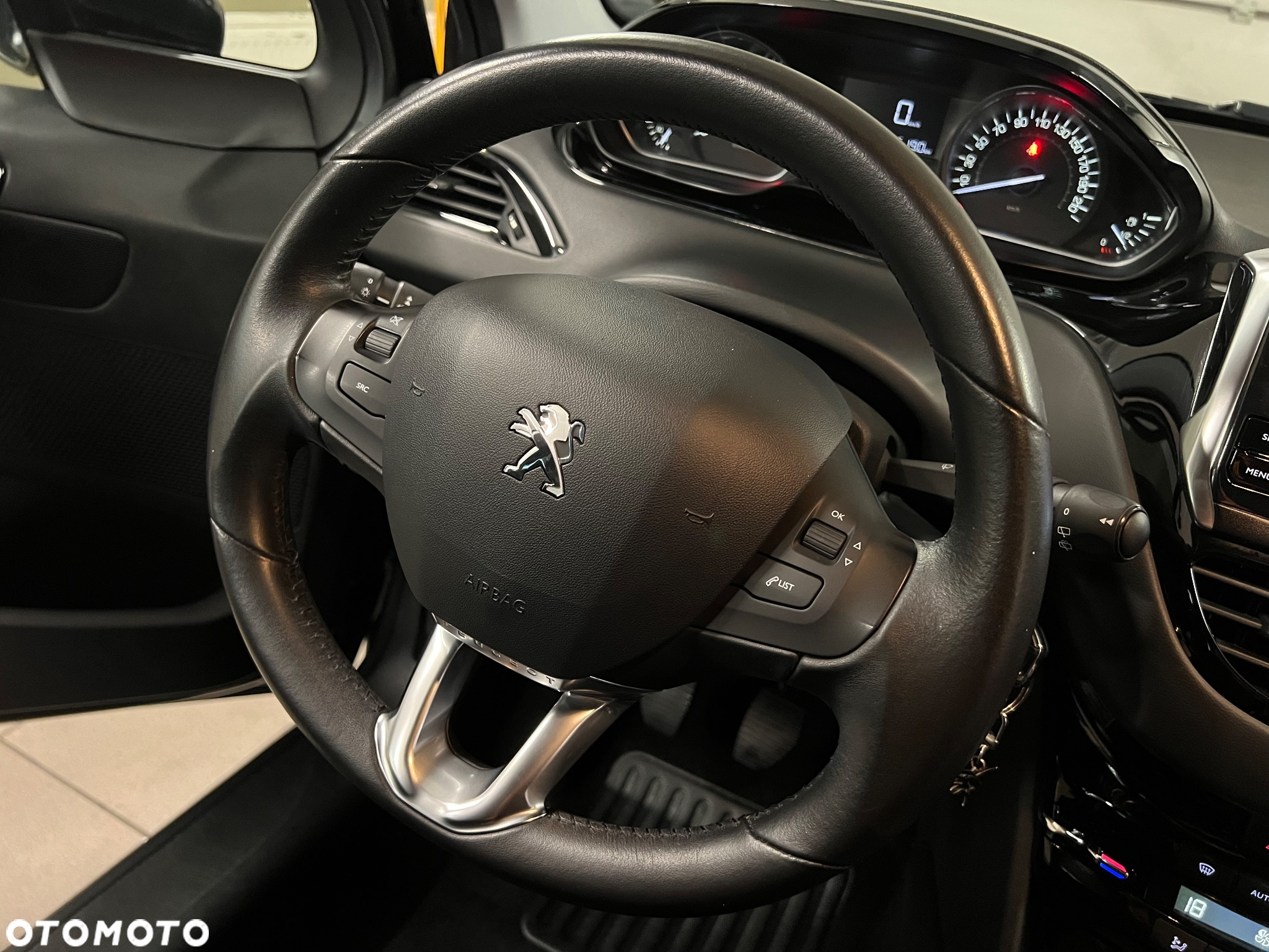 Peugeot 208 - 29