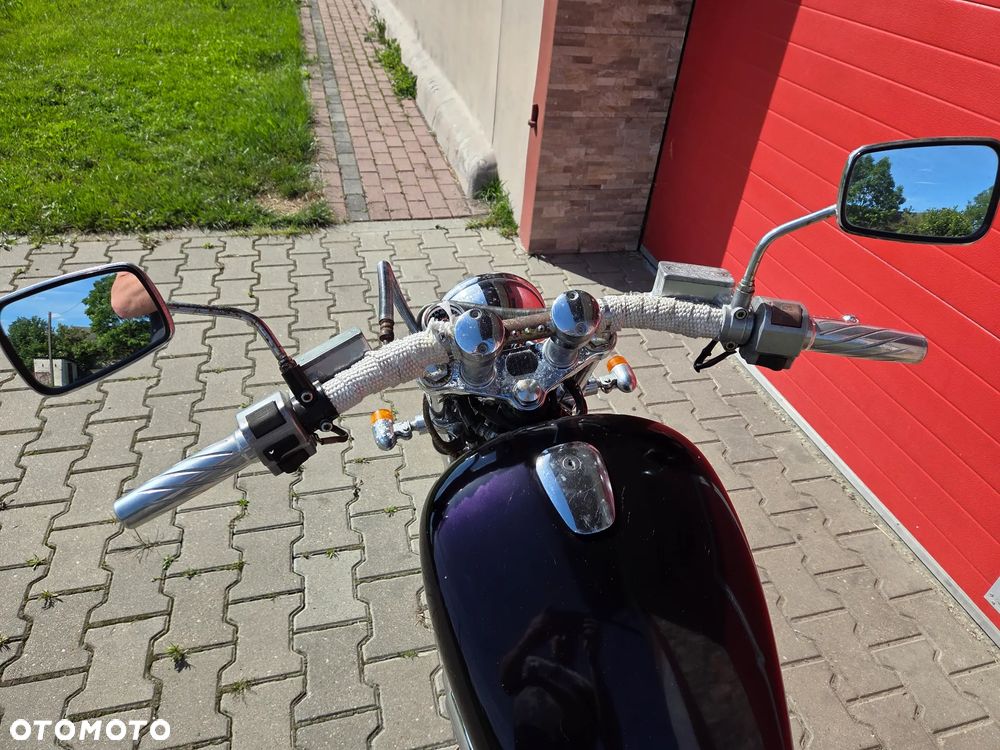 Suzuki Intruder - 12