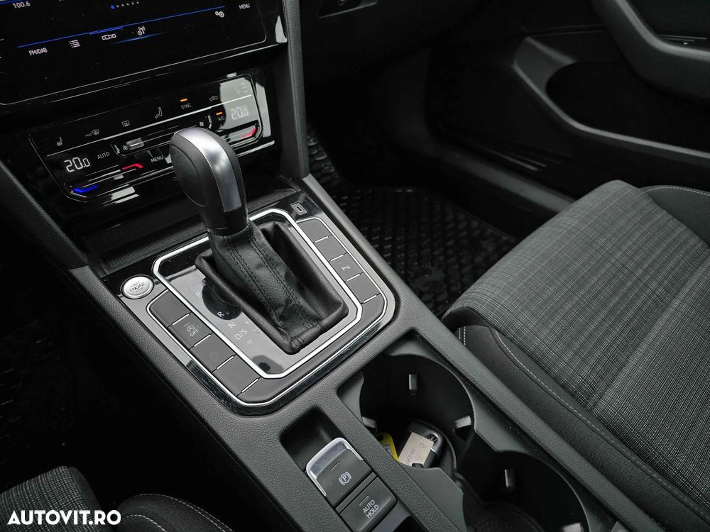 Volkswagen Passat - 16