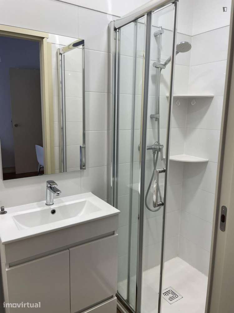 Quarto - localizado em Santa Apolónia Lisbon - Grande imagem: 5/7