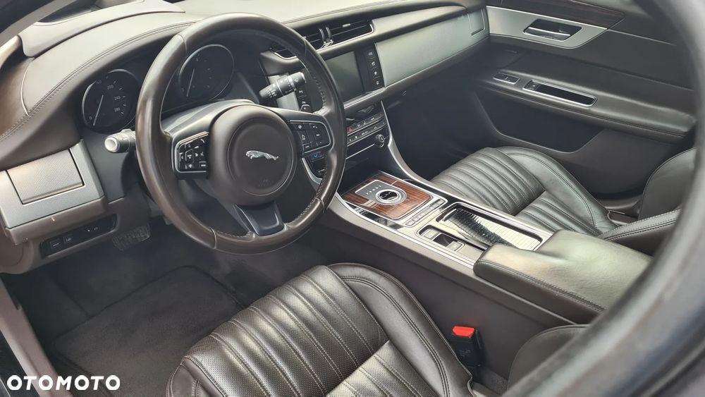 Jaguar XF 20d Portfolio - 4