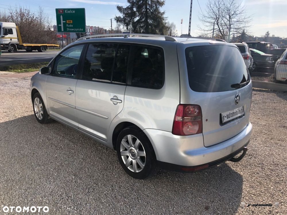 Volkswagen Touran - 4