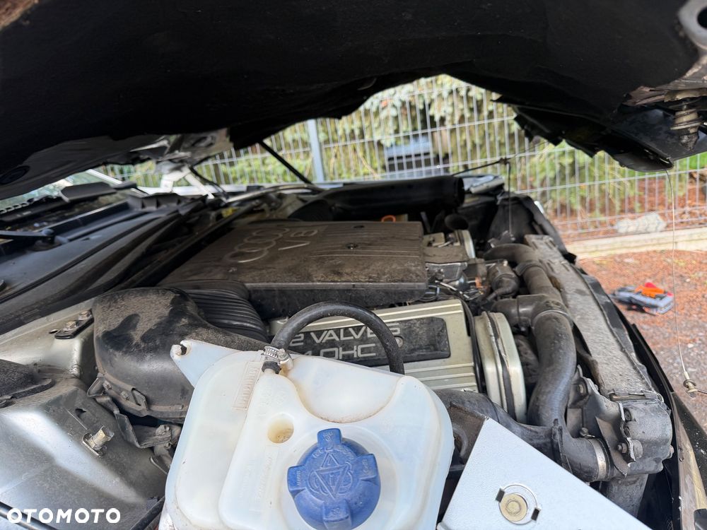 Audi V8 - 12