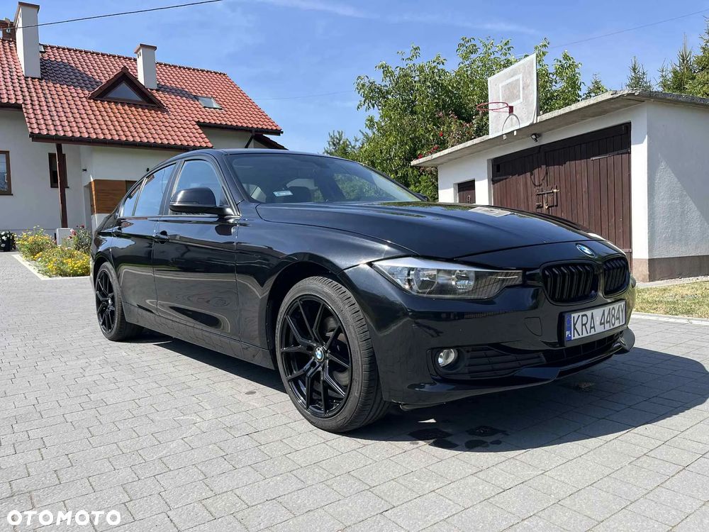 BMW Seria 3 318d Sport Line - 4