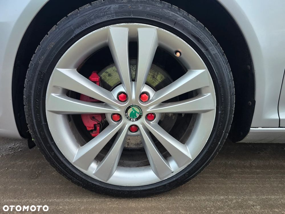Skoda Octavia Combi 2.0 TDI CR DPF RS - 22