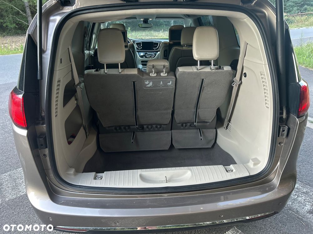 Chrysler Pacifica - 38