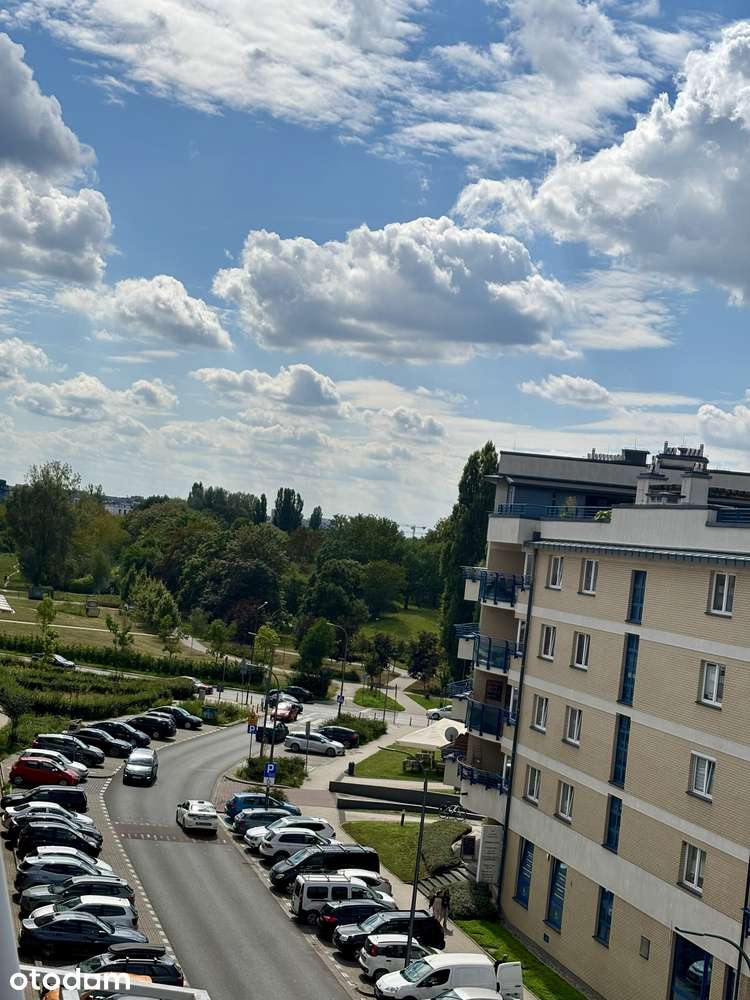 Przy parku,po remoncie,jasne z klimatyzacją,miejsce postojowe,garderob
