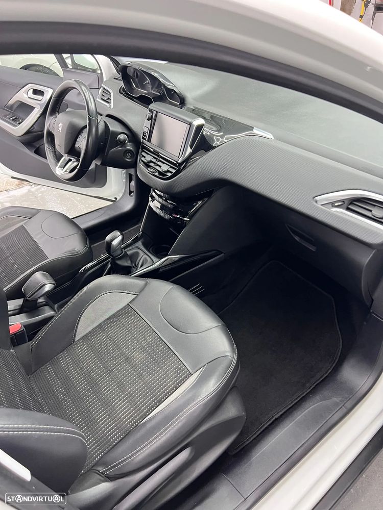 Peugeot 2008 1.2 PureTech Style - 11