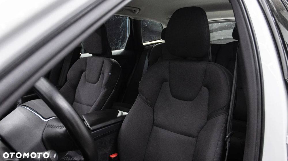 Volvo XC 60 T4 Momentum - 16