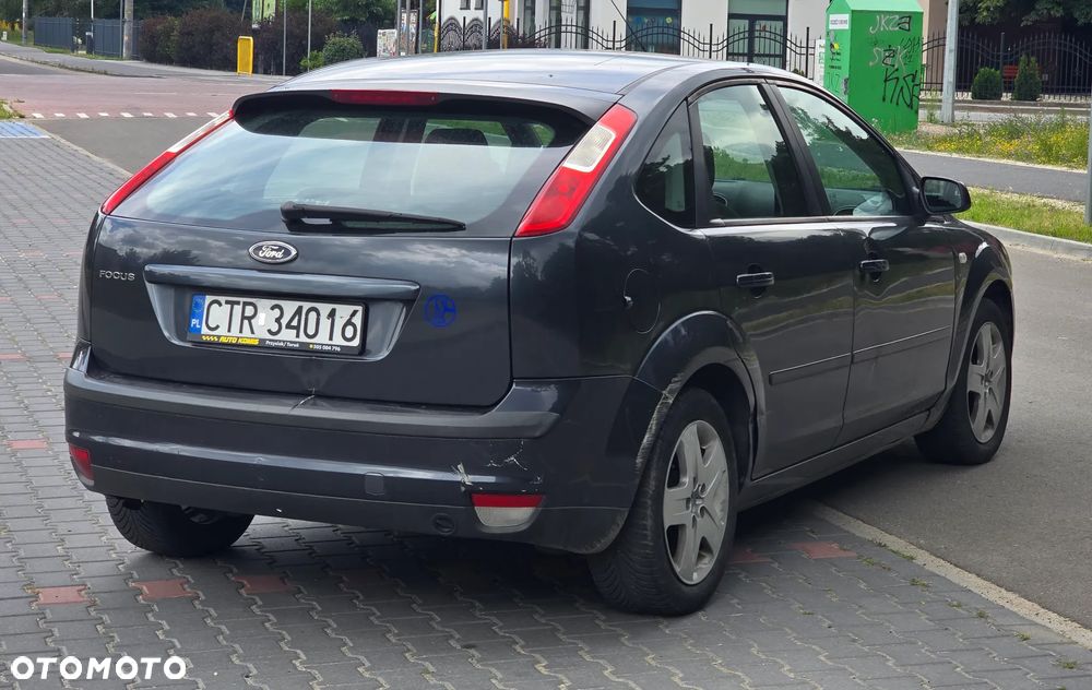 Ford Focus 1.6 16V Ambiente - 4