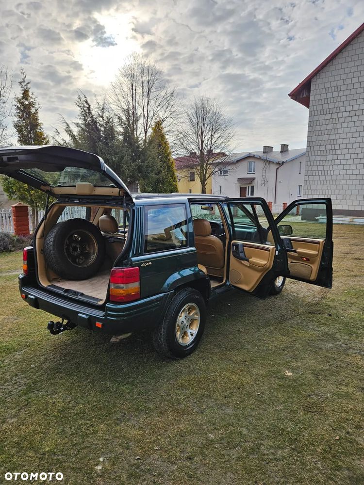 Jeep Grand Cherokee - 12
