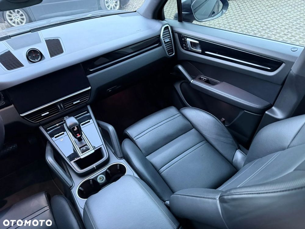 Porsche Cayenne Tiptronic S Platinum Edition - 26